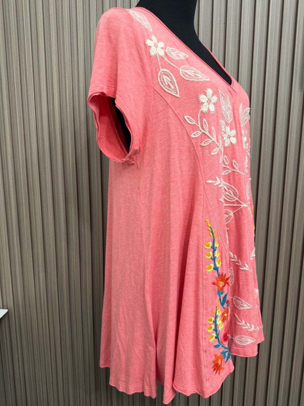 Soft Surroundings Coral Pink V-Neck Embroidered High and Low Tunic Top Size L - Picture 3 of 11